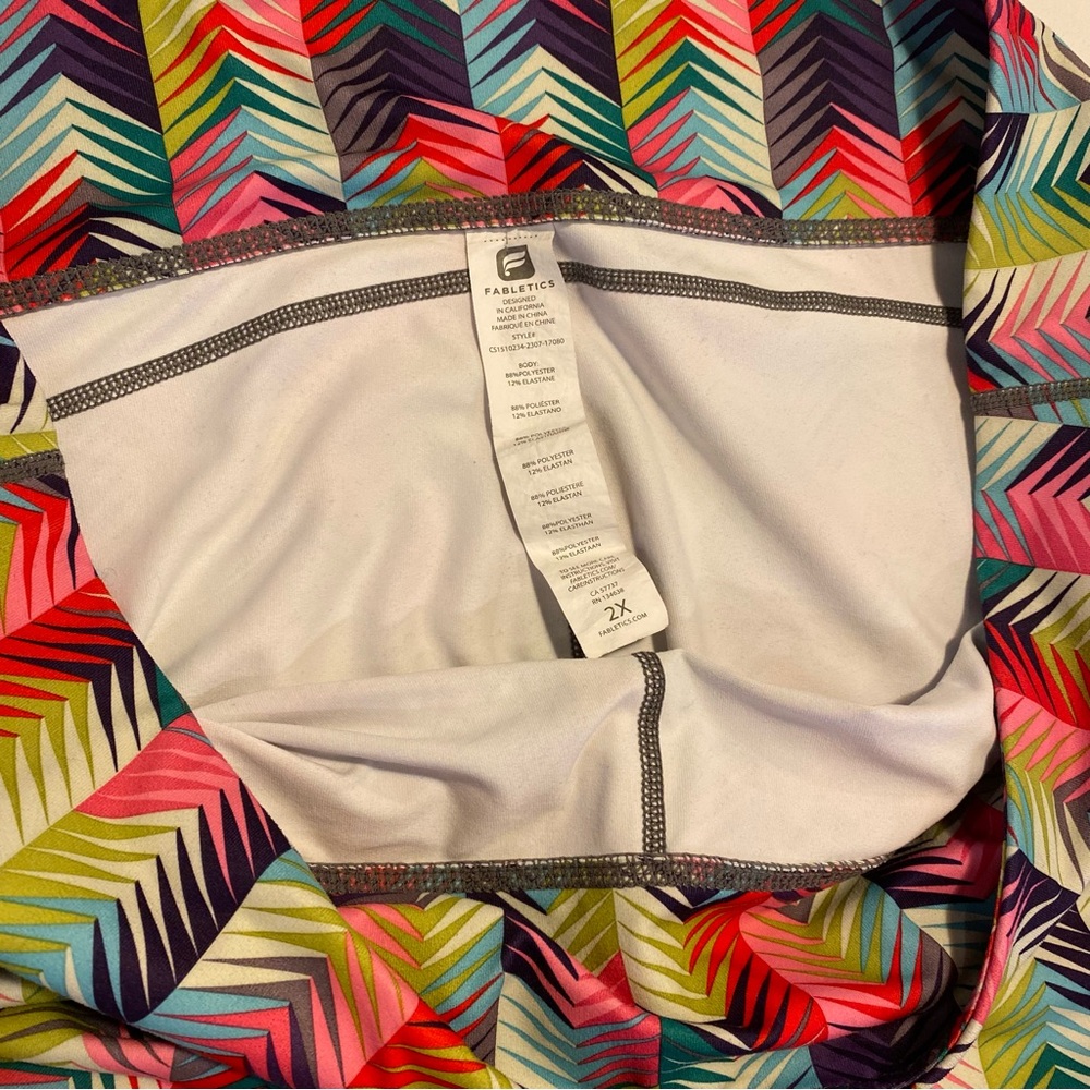 Fabletics Multicolor Chevron Cropped Leggings Pin… - image 6
